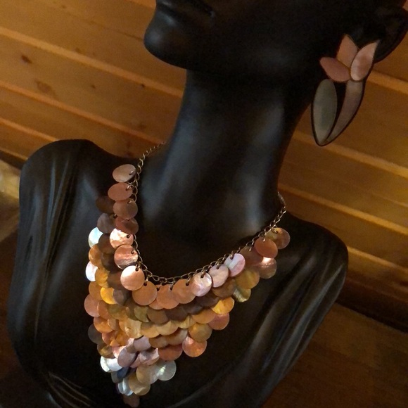 Hand Crafted Mother Of Pearl Bib Necklace With Vintage MOP Tulip Earrings - Picture 3 of 13